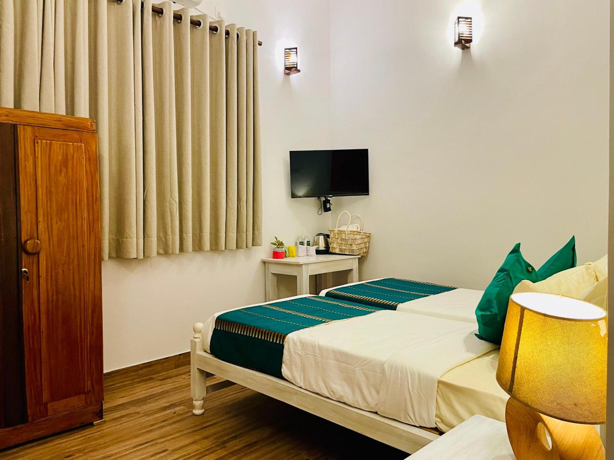 Ayur Ayur White Sail Villa Dalupotha Exterior photo