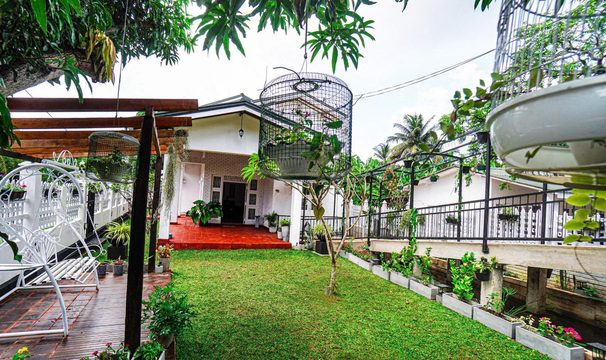 Ayur Ayur White Sail Villa Dalupotha Exterior photo