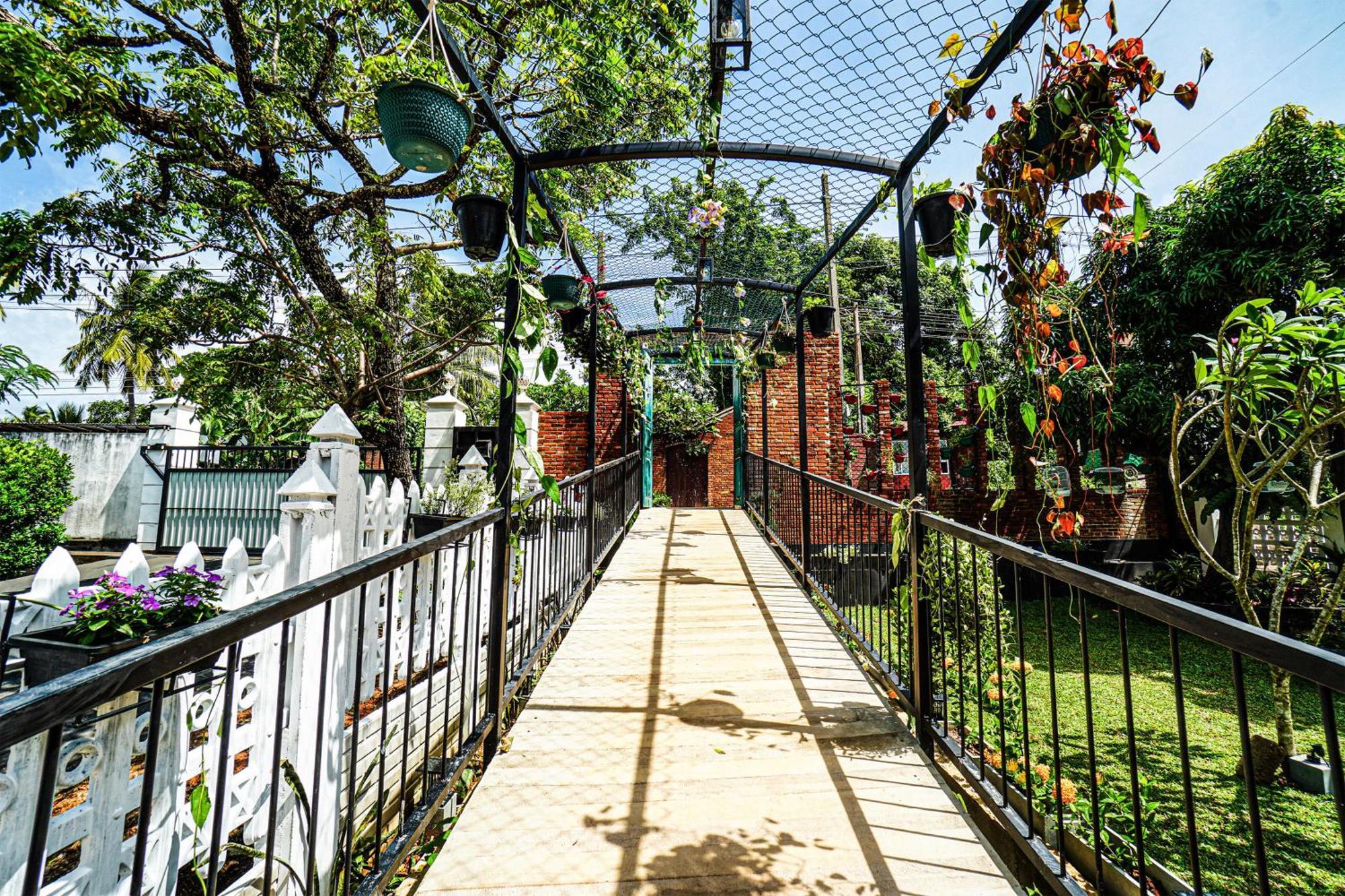 Ayur Ayur White Sail Villa Dalupotha Exterior photo